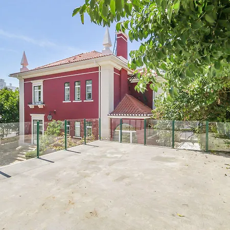 Pensión Alvalade Palace 4*